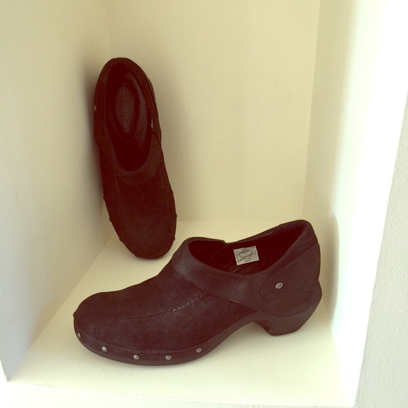 merrell black suede clogs